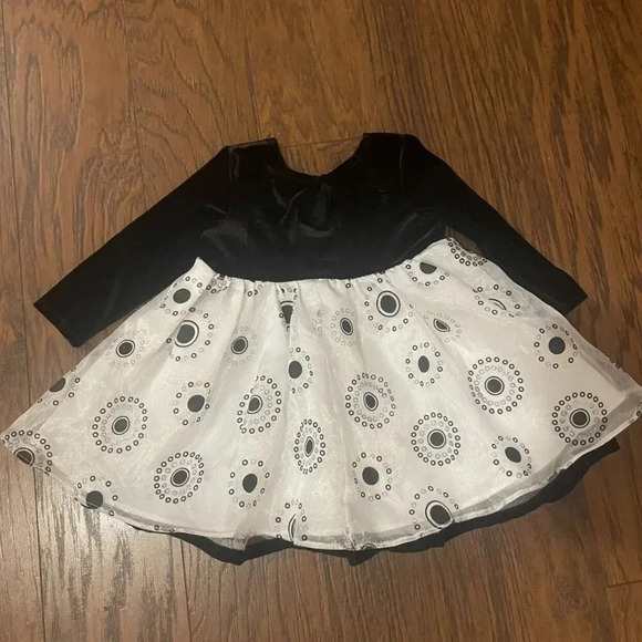 Iris & Ivy Formal Dress - Picture 2 of 4